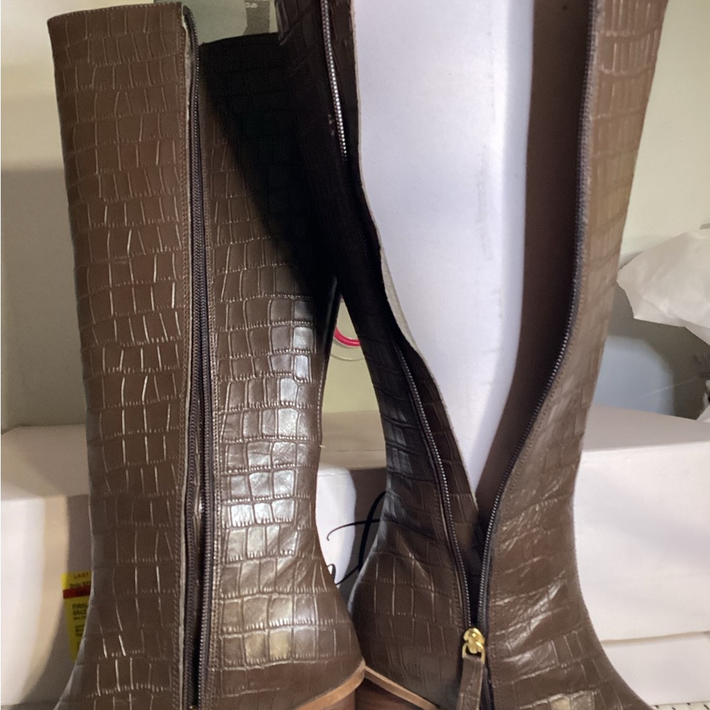 Journee Collection Brown Croc-Embossed Heeled Boots NIB 7.5 Women’s - Picture 15 of 16